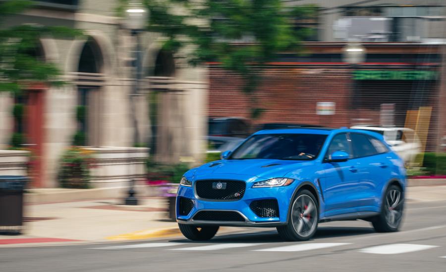  Jaguar F-Pace SVR 2018 года  (NA) (фото 28 из 40)